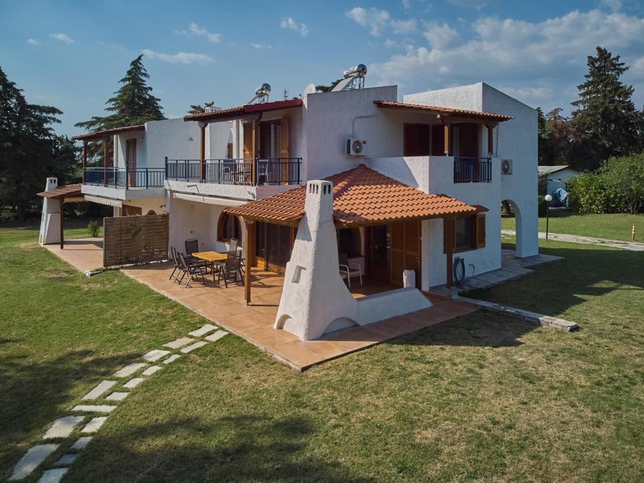 Summerday Villa Private Beach Неа-Іраклія Екстер'єр фото