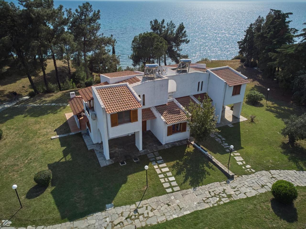 Summerday Villa Private Beach Неа-Іраклія Екстер'єр фото